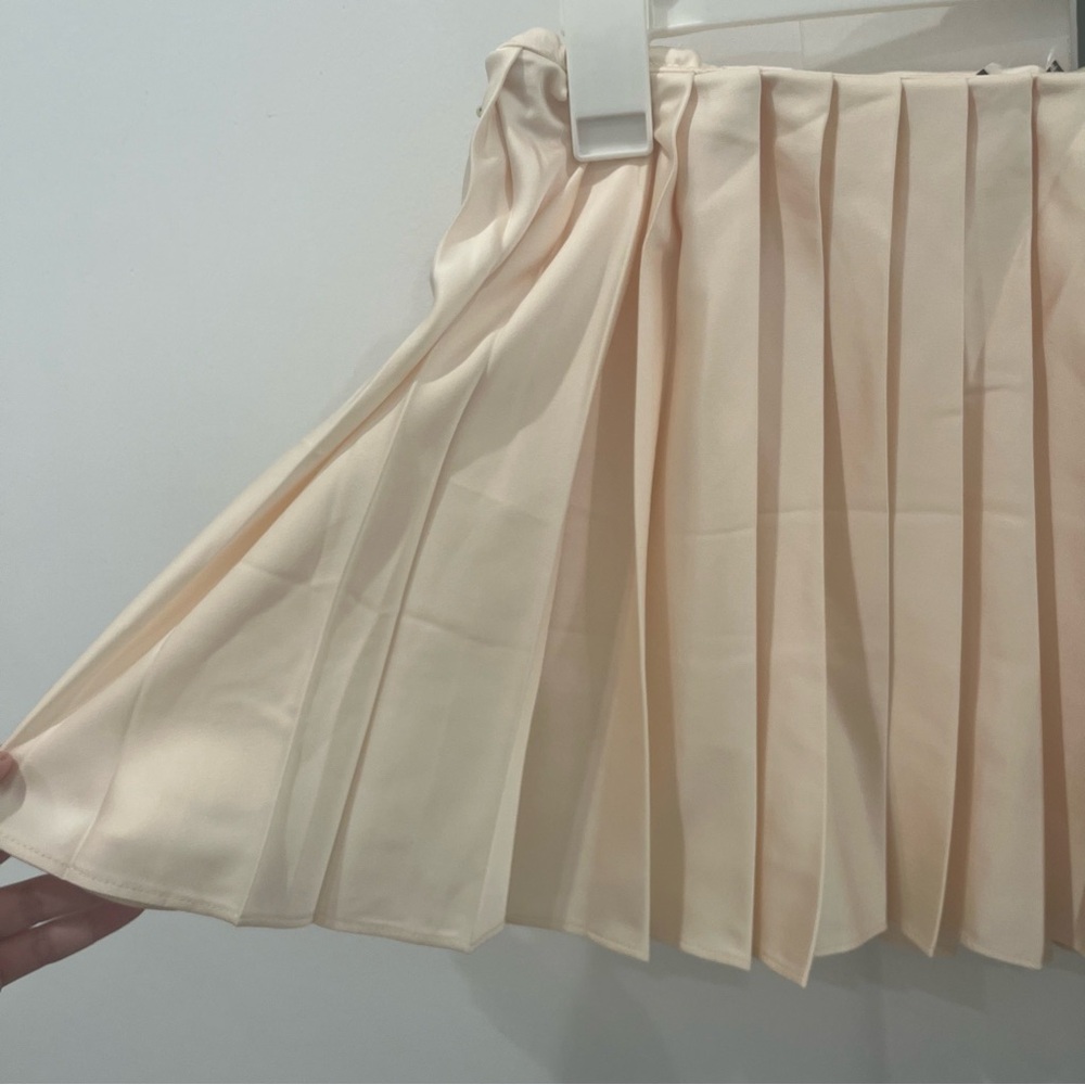 SOLD House of CB Ivory Pleated Satin Mini Skirt Emira size S - Picture 5 of 9